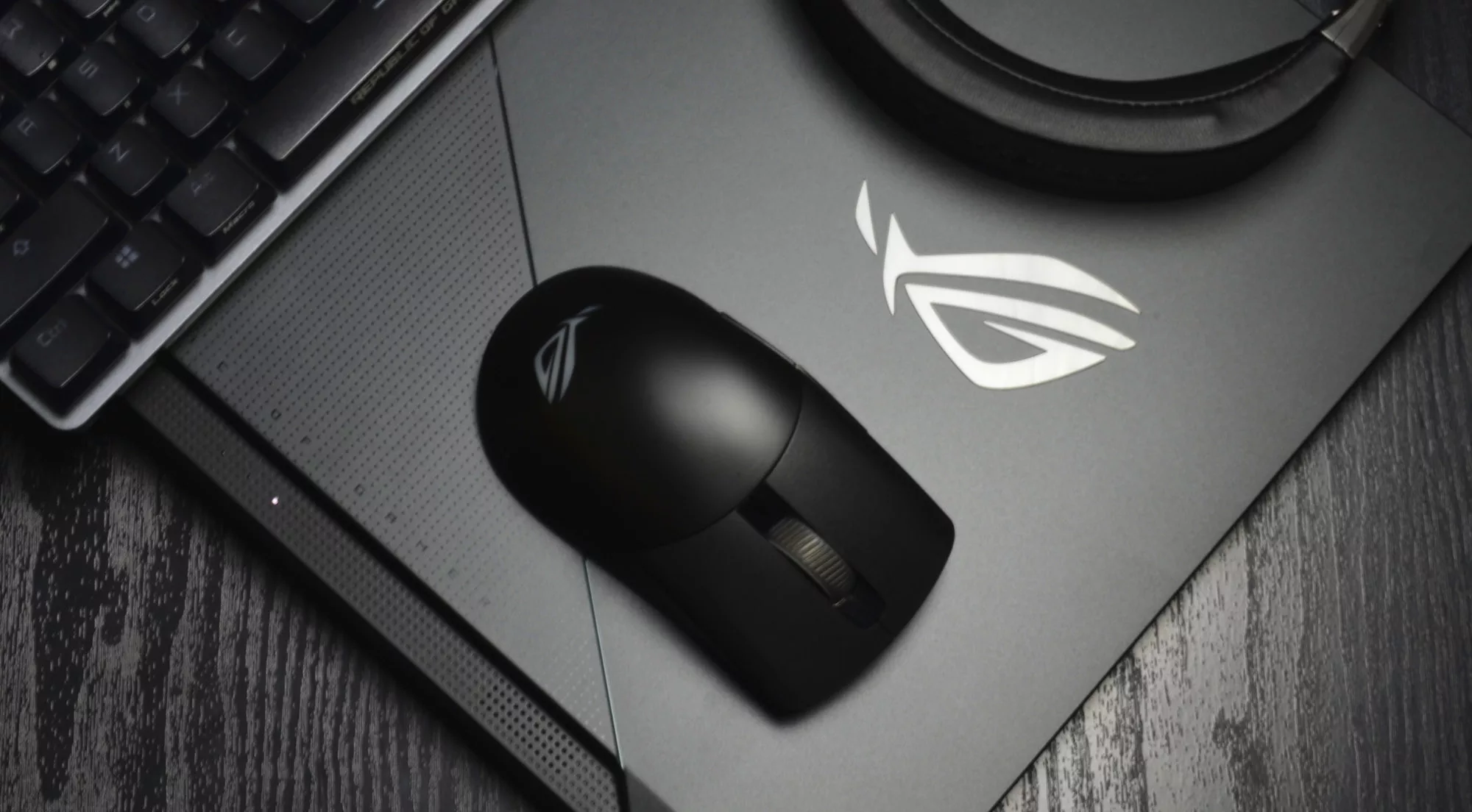 Pack Accessoires Gaming pour PC ASUS ROG (Souris Metal Gamer 6