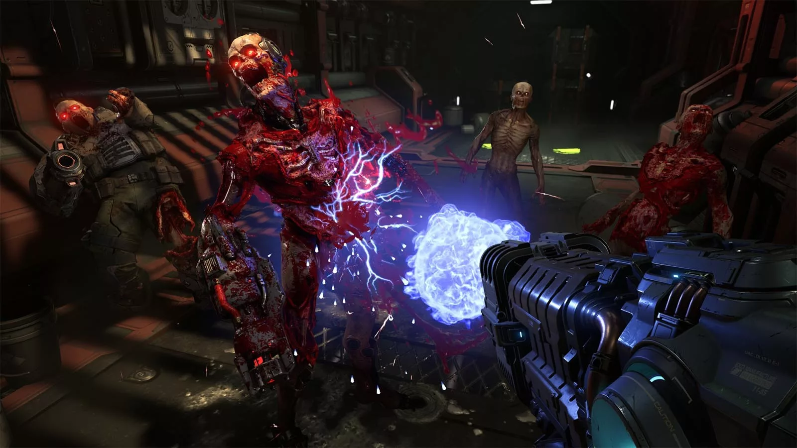 Скриншот из видеоигры, на котором в демона стреляют из большой пушки голубой энергией
