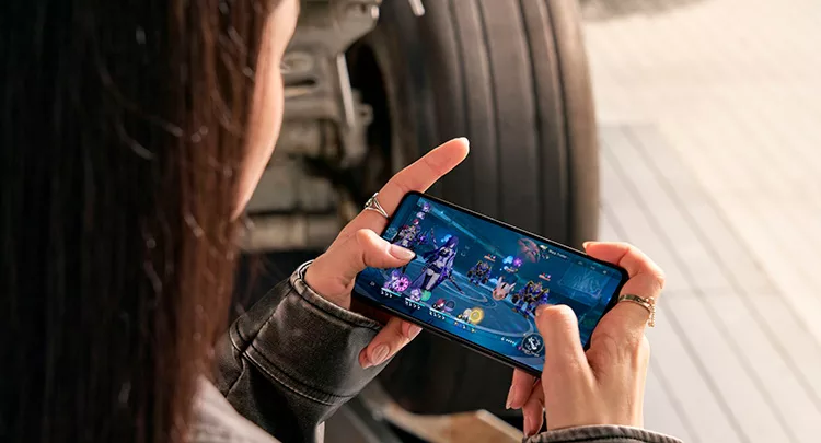 Cómo elegir el mejor regalo navideño para gamers: por qué el ROG Phone hace que la Navidad sea inolvidable.