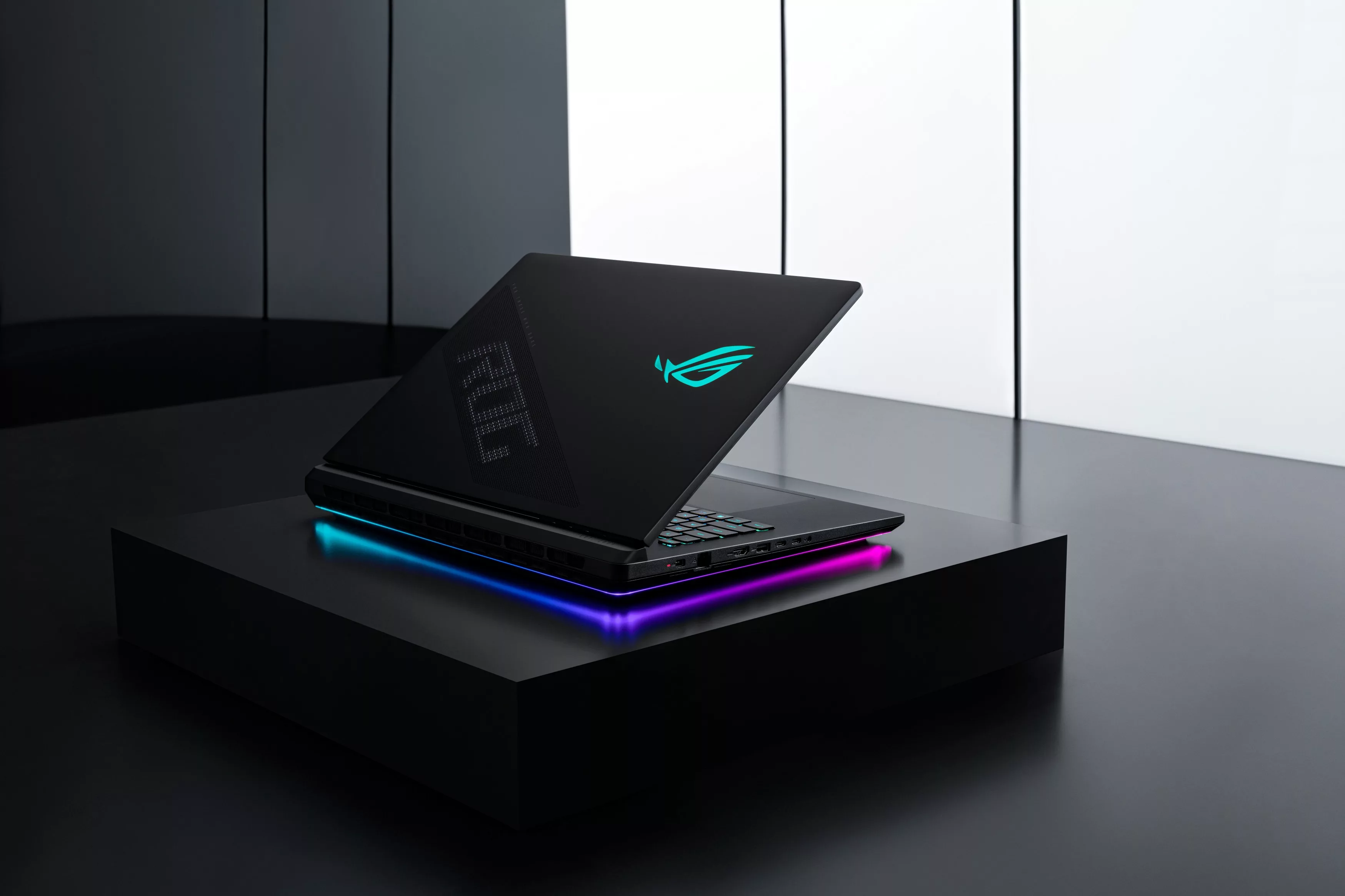 效能、潮流輾壓式升級　ROG STRIX SCAR 18電競神裝覺醒